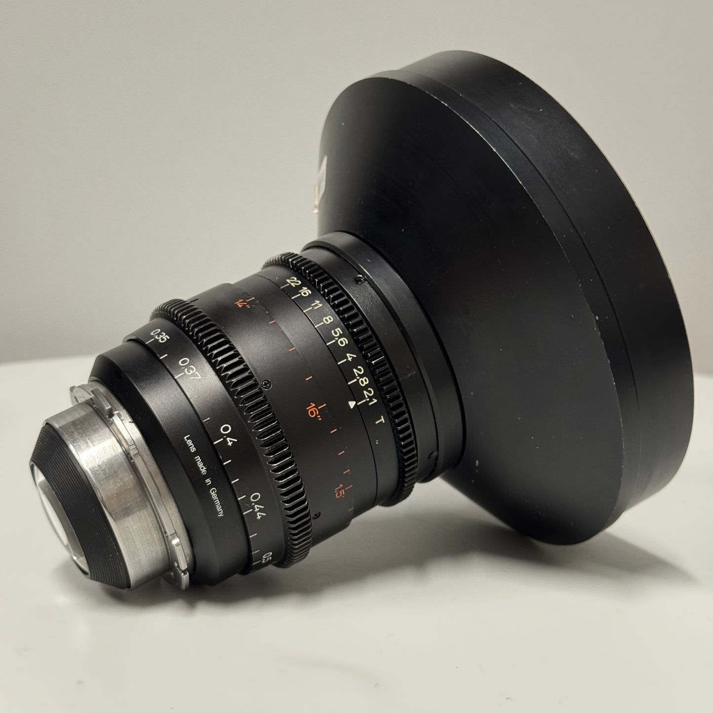 ARRI ZEISS 10MM STANDARD SPEED CINEMA LENS SPECS: T2.1 CF/1'2" Weight 7.0 LBS Diameter Front 156OD ARRI PL MK2 ARRI .08 pitch